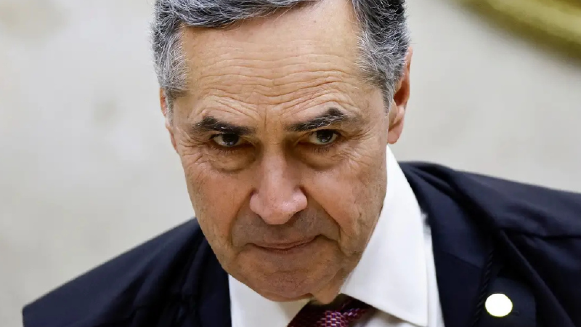 O anúncio de aposentadoria foi feito por Barroso no final da sessão plenária do STF desta quinta-feira, quando o ministro, visivelmente...