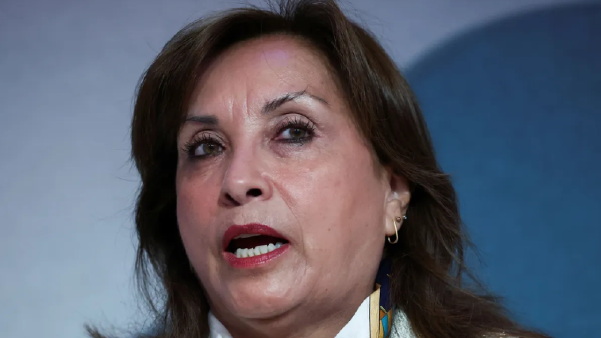 O Congresso do Peru aprovou, por unanimidade, o afastamento da presidenta Dina Boluarte na madrugada desta sexta-feira (10).