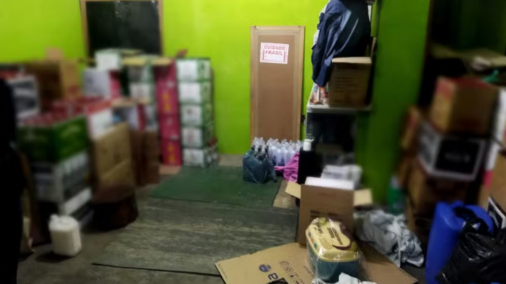 A Polícia Civil de São Paulo localizou nesta sexta-feira (10) uma fábrica clandestina de bebidas alcoólicas em São Bernardo do Campo...