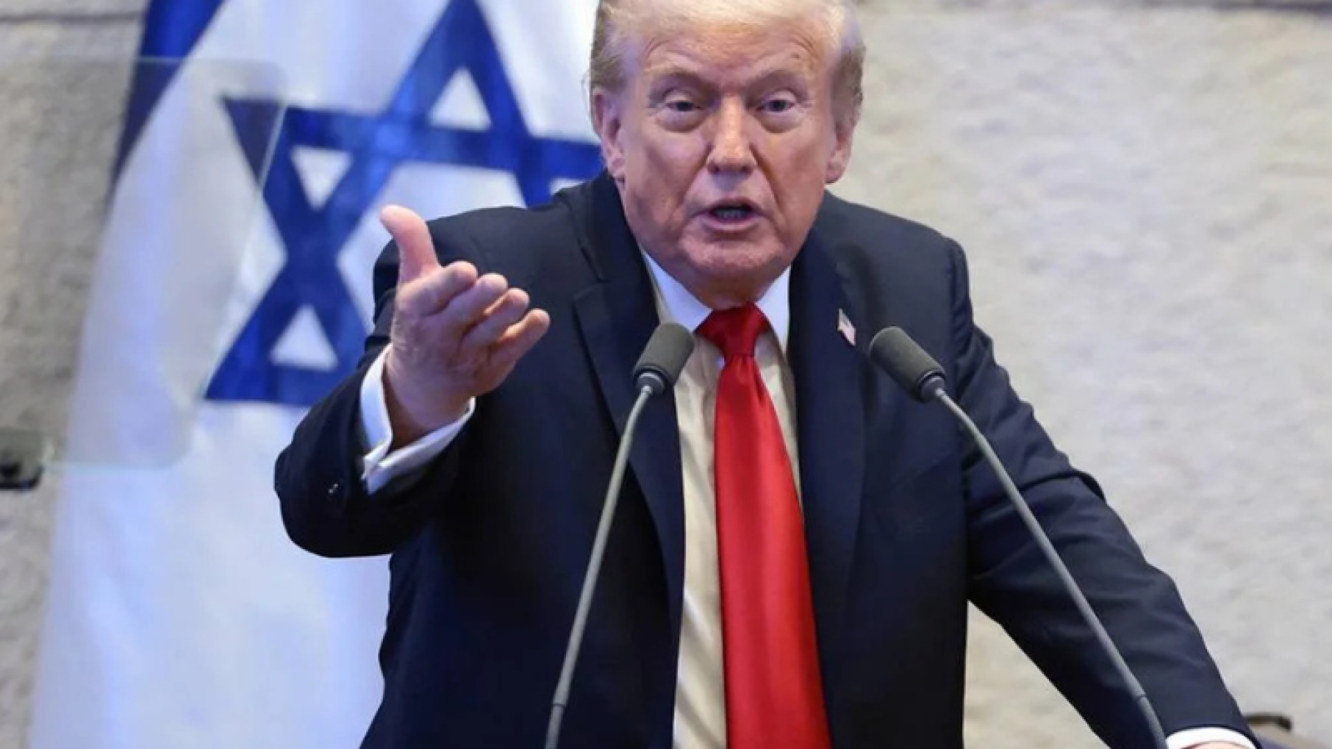 O presidente dos Estados Unidos, Donald Trump, discursou nesta segunda-feira (13) no Knesset, o Parlamento de Israel, após mediar o acordo...