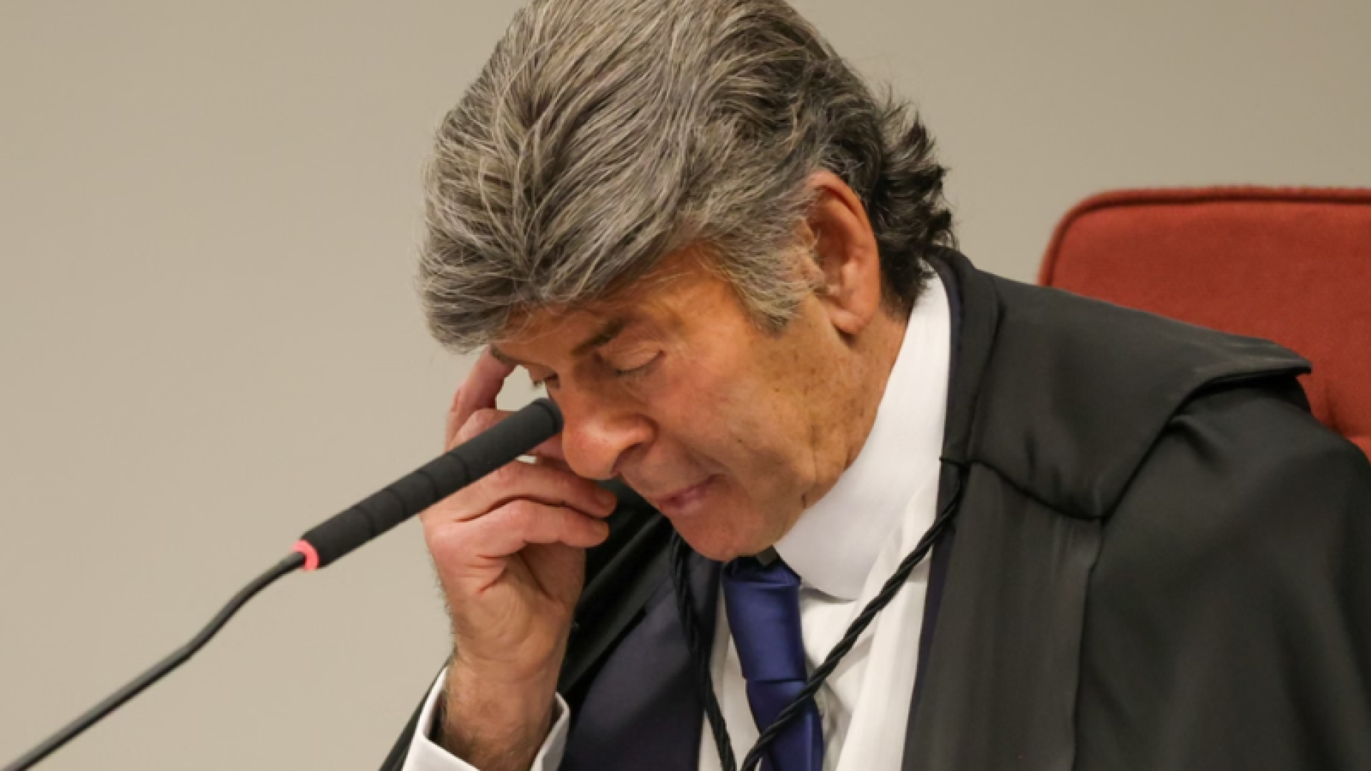 O ministro Luiz Fux, do Supremo Tribunal Federal (STF), solicitou nesta terça-feira (21) ao presidente da Corte, ministro Edson Fachin...