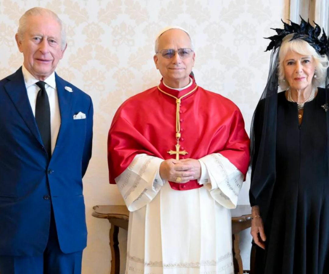 O rei Charles III e o papa Leão XIV protagonizaram um momento inédito na história moderna das relações entre católicos e anglicanos.