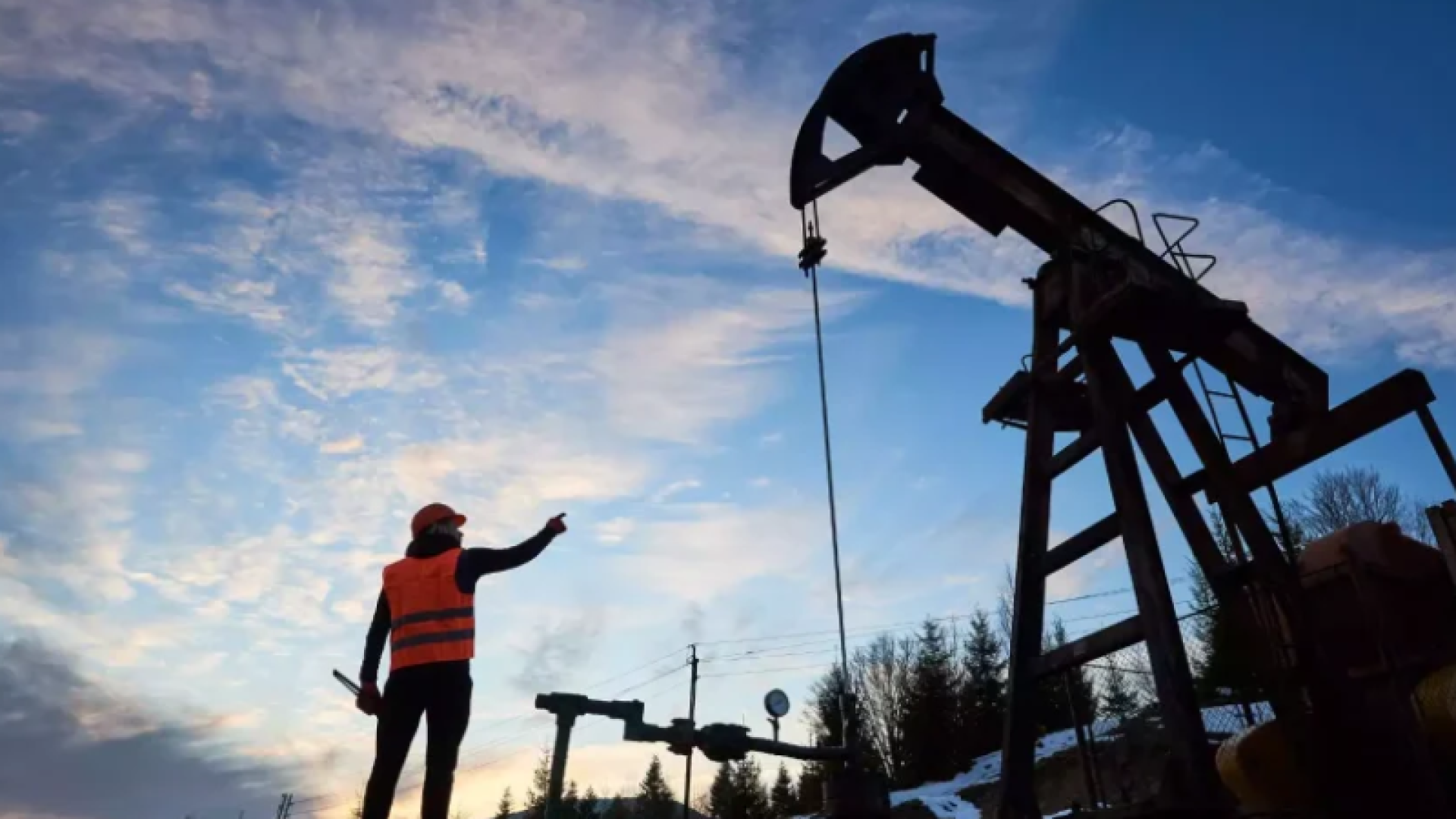 O mercado internacional de petróleo reagiu com força nesta quarta-feira (22) após os Estados Unidos imporem novas sanções a duas das...