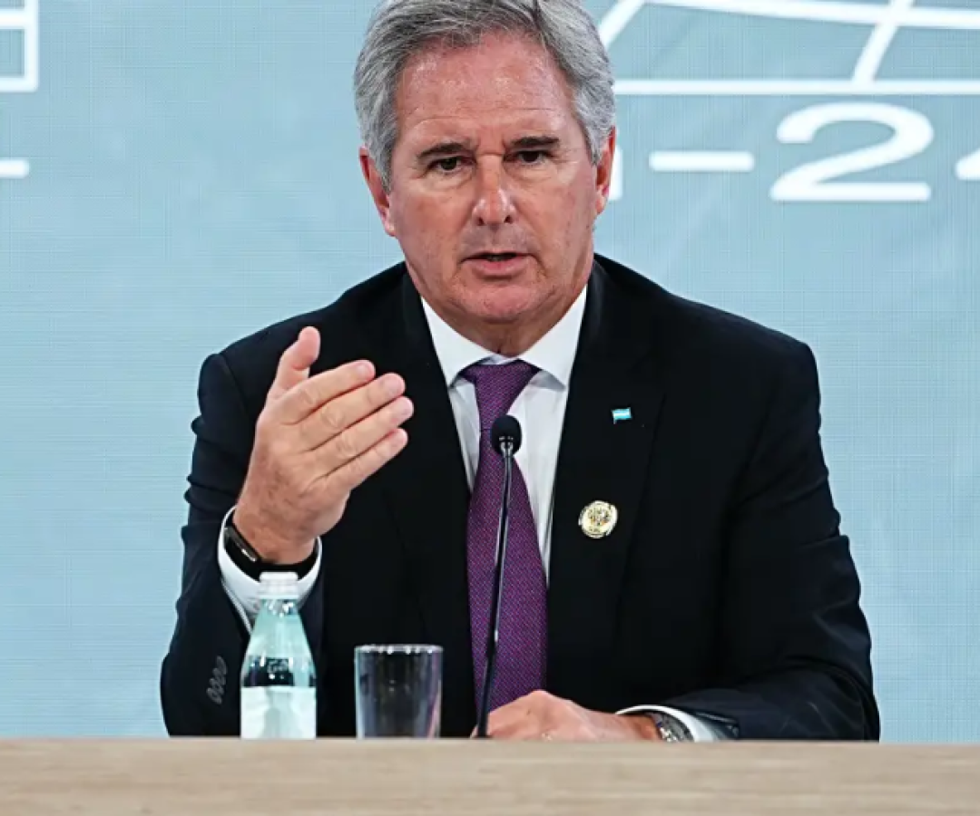 O presidente da Argentina, Javier Milei, anunciou nesta quinta-feira (23/10) uma mudança estratégica no alto escalão do governo...
