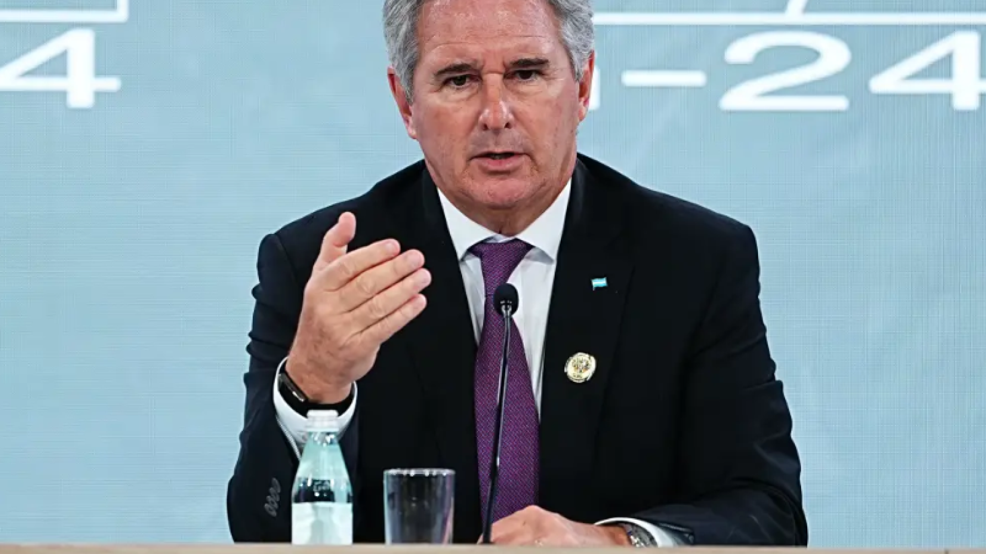 O presidente da Argentina, Javier Milei, anunciou nesta quinta-feira (23/10) uma mudança estratégica no alto escalão do governo...
