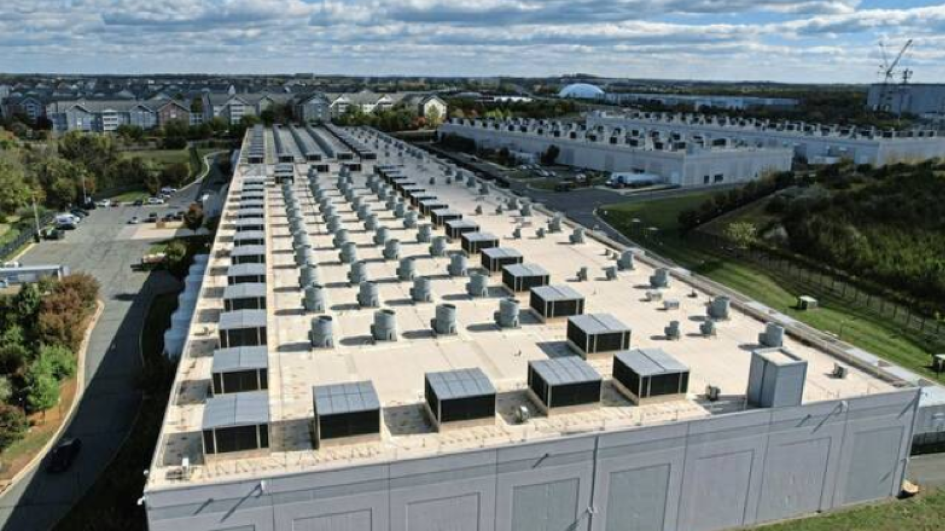Foto portal Baixada – 2025-10-23T161149.468 Uma falha no sistema de computação em nuvem da Amazon Web Services (AWS) deixou fora do ar, por cerca de 15 horas, mais de...