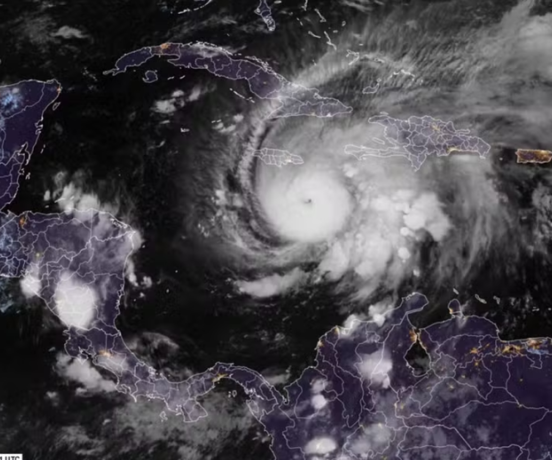 O furacão Melissa evoluiu para a categoria 5 — o nível mais alto na escala Saffir-Simpson — nesta segunda-feira (27), com ventos...