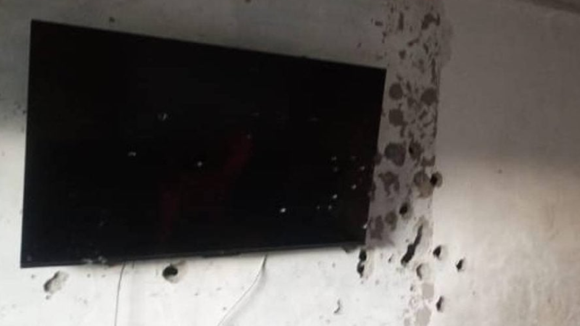 Foto portal Baixada – 2025-10-27T144410.647 Pelo menos quatro pessoas morreram na madrugada desta segunda-feira (27) em intensos tiroteios entre traficantes das facções...