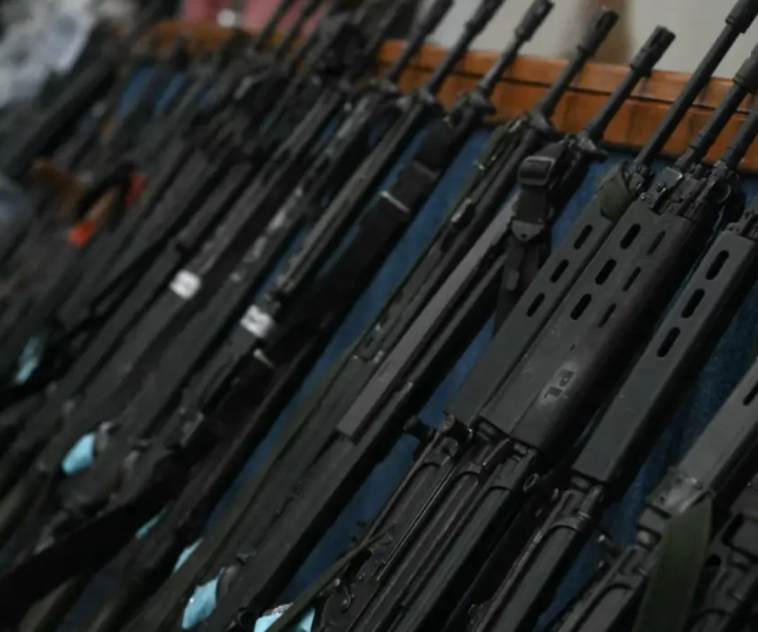 A Polícia Civil do Rio de Janeiro identificou armamentos de uso exclusivo das Forças Armadas de países da América do Sul entre os 91 fuzis...