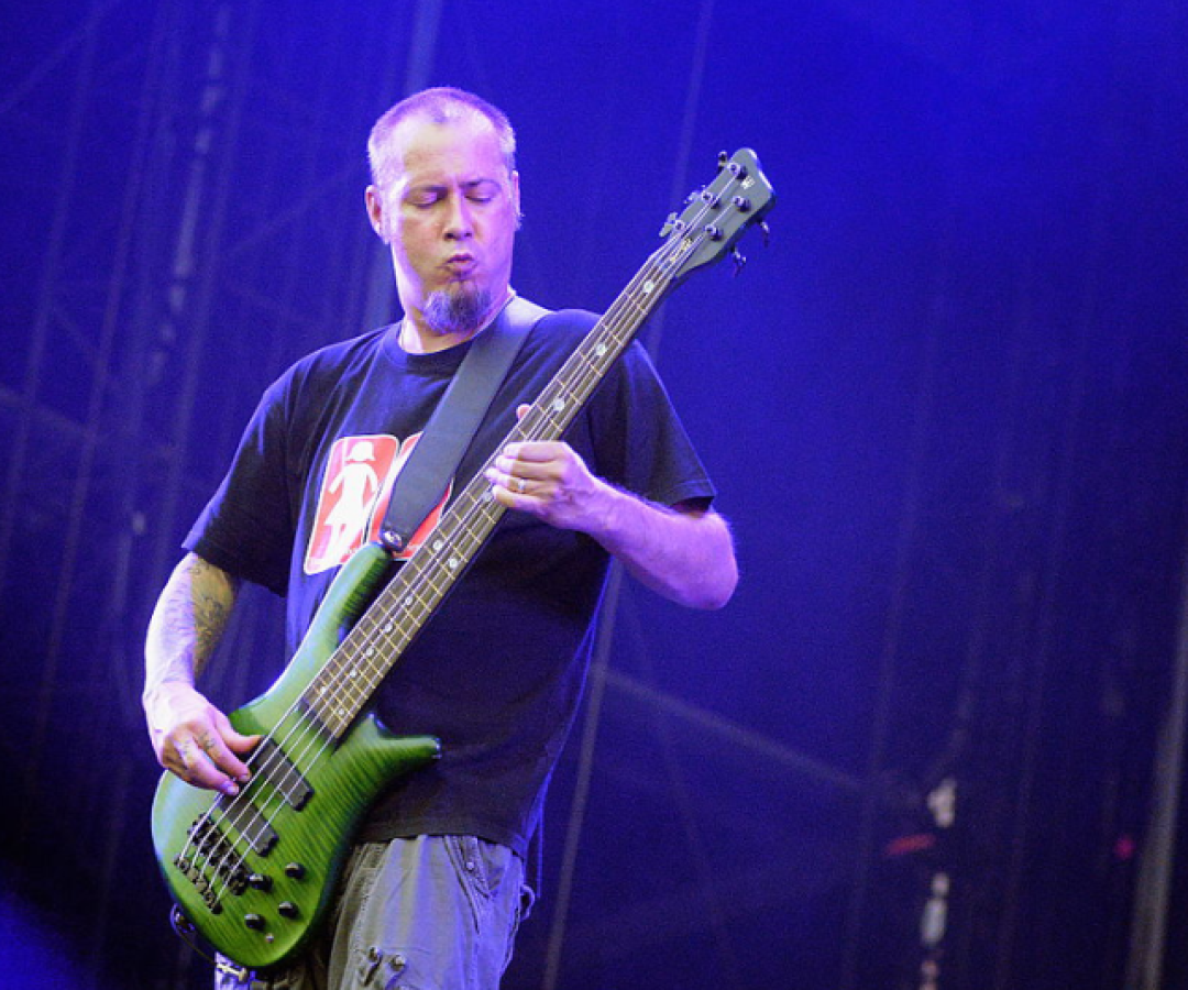 O baixista e fundador da banda Limp Bizkit, Sam Rivers, foi encontrado morto no banheiro de sua casa no último dia 18 de outubro...