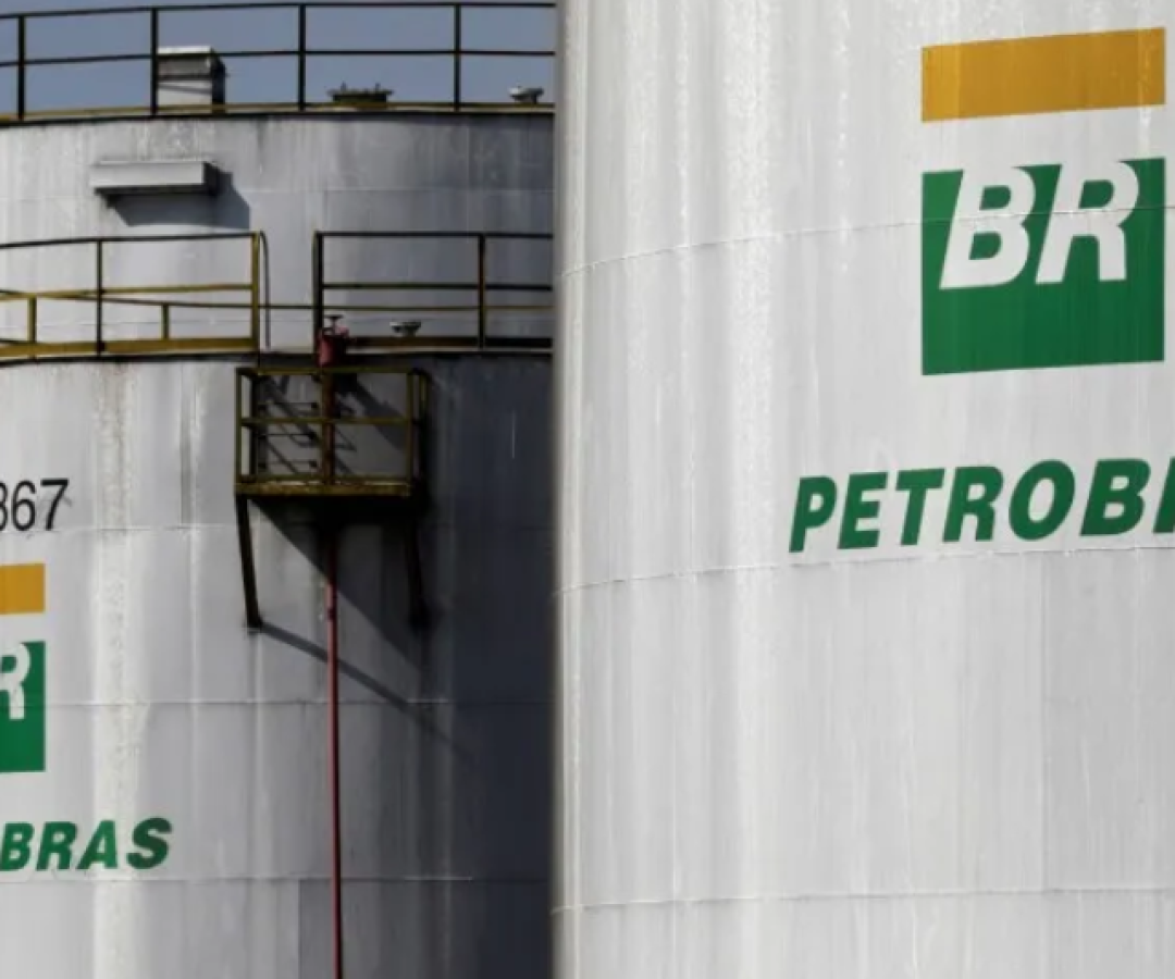A Petrobras informou nesta sexta-feira (31) que aplicará uma redução média de 1,7% no preço dos contratos de gás natural firmados com...