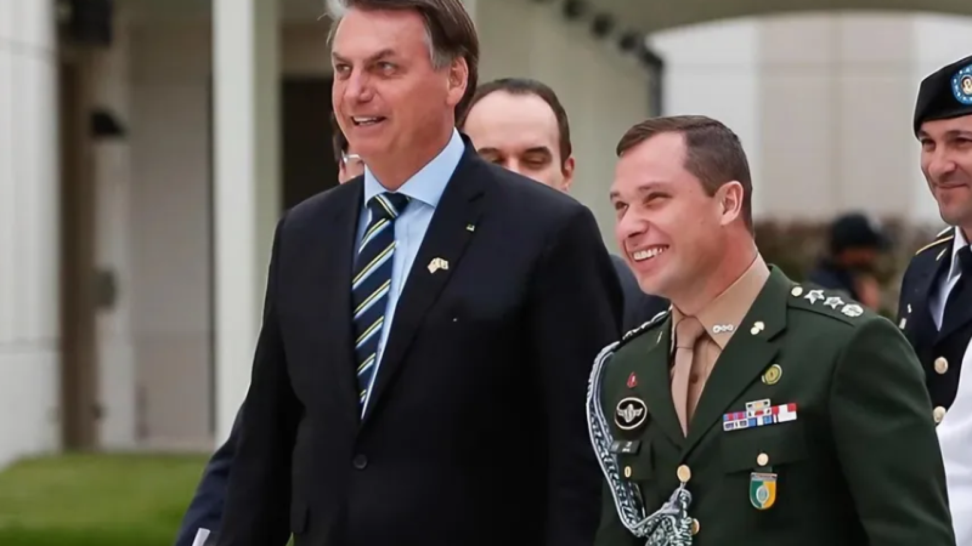 A defesa do tenente-coronel Mauro Cid solicitou nesta segunda-feira (3/11) a extinção da punibilidade da pena de dois anos...