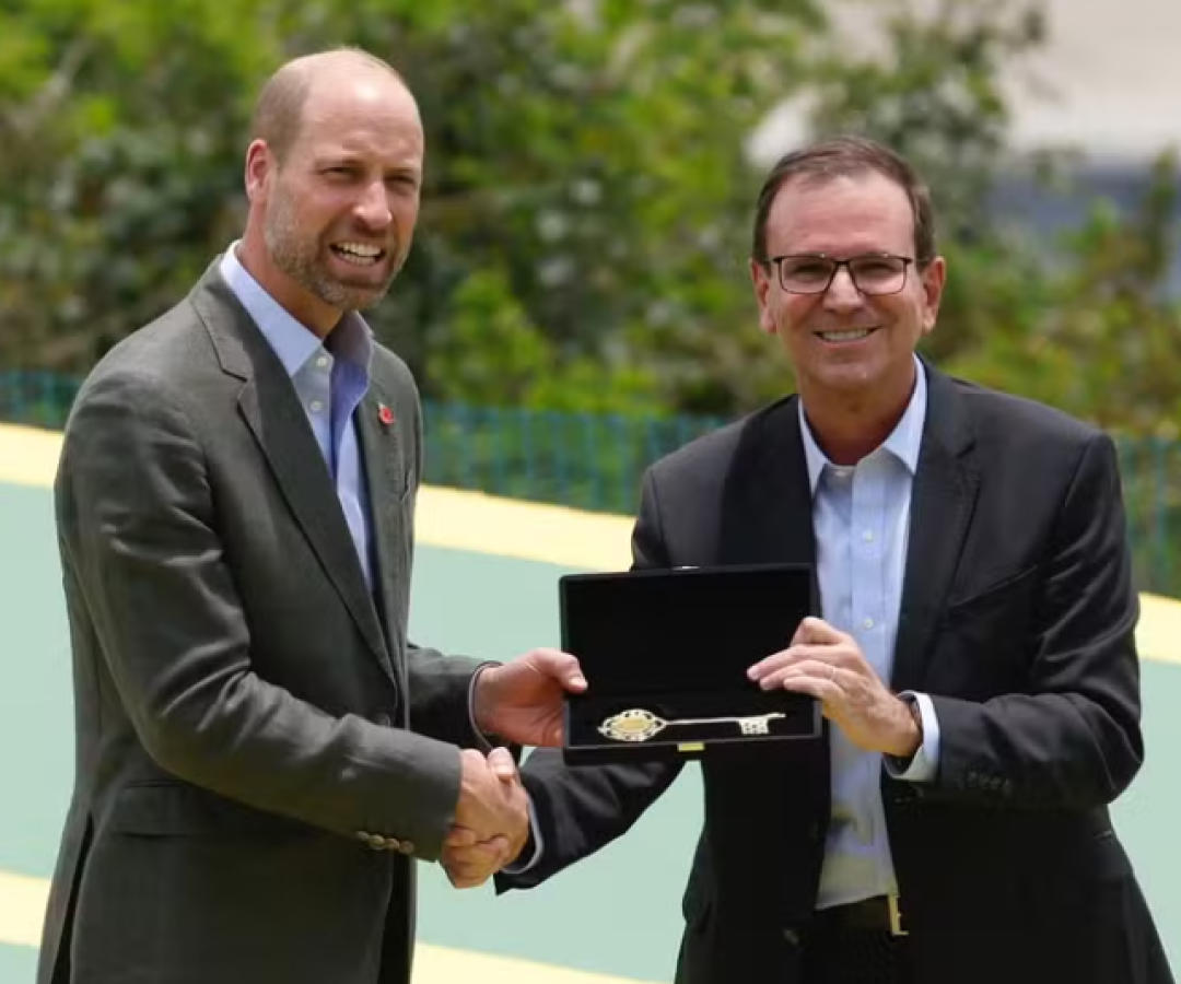 O príncipe William, herdeiro do trono britânico, iniciou sua visita oficial ao Brasil com uma cerimônia simbólica no Pão de Açúcar...