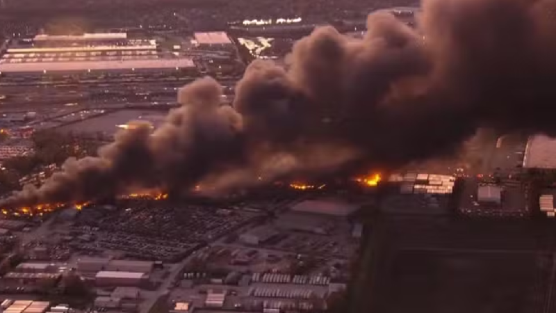Um avião de carga da empresa UPS caiu na tarde desta terça-feira (4) próximo ao aeroporto internacional Muhammad Ali...