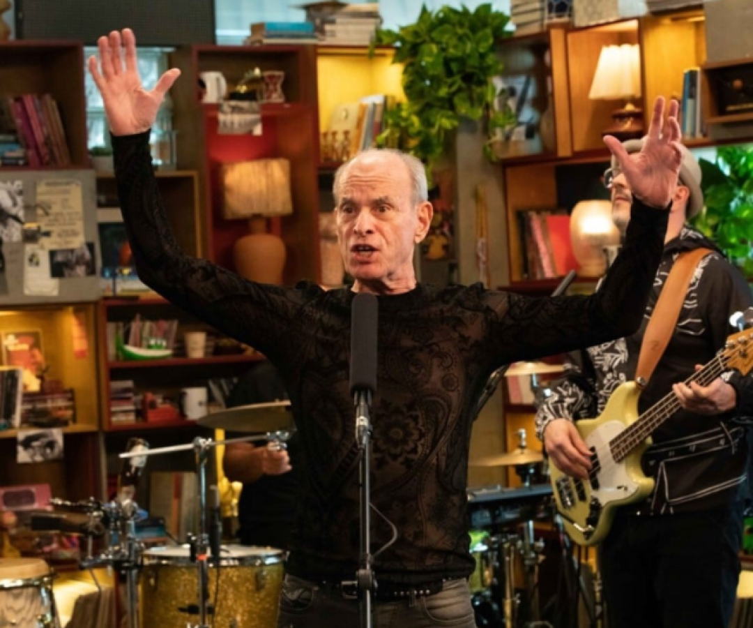 O quinto episódio do projeto Tiny Desk Brasil contou com a presença marcante de Ney Matogrosso, que está comemorando 50 anos...