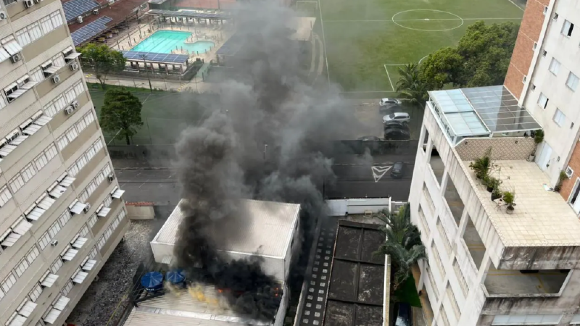 Um incêndio atingiu, na tarde desta sexta-feira (14), o depósito do mini mercado Pão de Açúcar Fresh, localizado na Avenida...