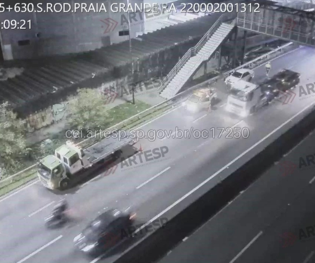 Um homem em situação de rua, ainda não identificado, morreu após ser atropelado na Rodovia dos Imigrantes, na altura do km 65,6...