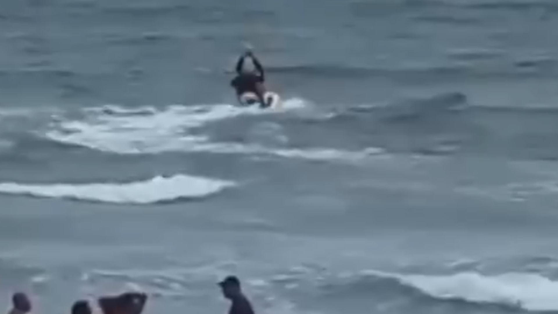 O corpo do jovem Higor, de 23 anos, morador de Caieiras (SP), foi encontrado neste domingo (16) na faixa de areia da praia do bairro...