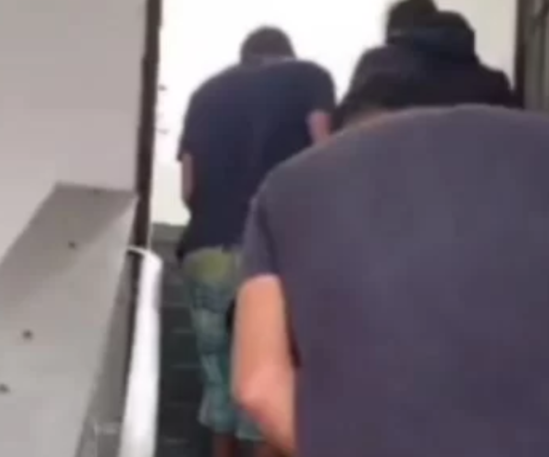 Uma vítima do chamado Tribunal do Crime foi resgatada por policiais militares enquanto era mantida sob tortura em um sítio no bairro...