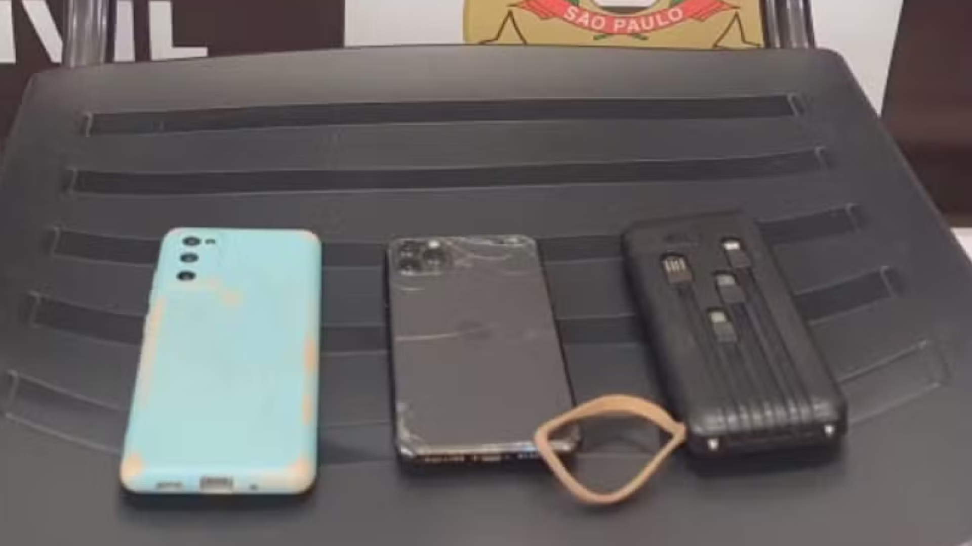 A Polícia Civil de Bertioga, no litoral de São Paulo, prendeu um jovem de 25 anos suspeito de aliciar menores de idade pela internet...