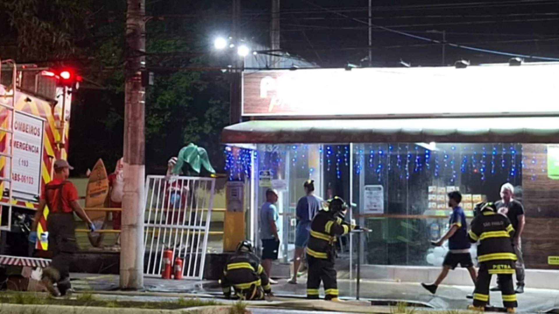 Um princípio de incêndio atingiu uma loja de produtos naturais da Proplastik, na Avenida Pedro Lessa, no bairro Embaré, em Santos...