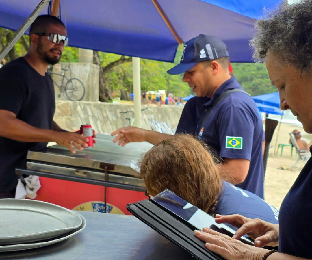 A Prefeitura de Guarujá deu início nesta quinta-feira (18) à Operação Verão em quiosques e carrinhos das principais praias da cidade.