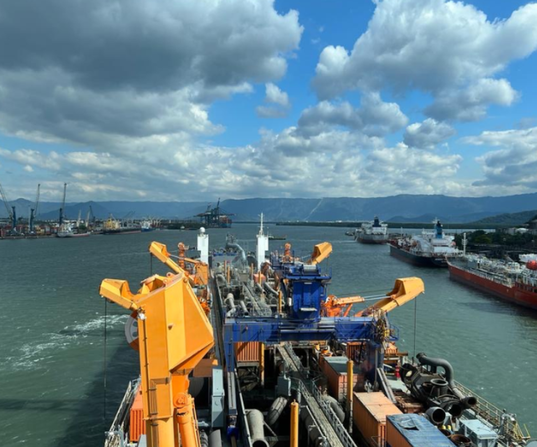 A Autoridade Portuária de Santos (APS) inicia neste domingo (21) uma nova campanha de dragagem de manutenção no canal...