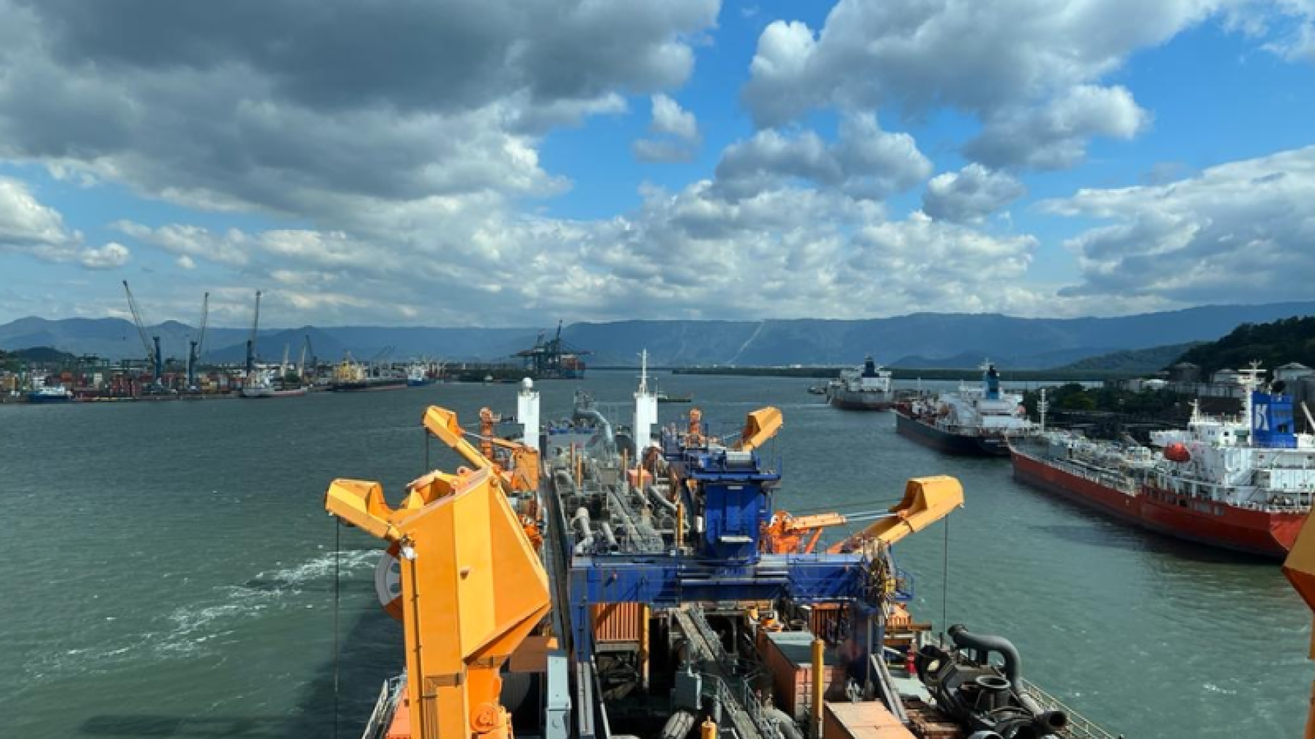 A Autoridade Portuária de Santos (APS) inicia neste domingo (21) uma nova campanha de dragagem de manutenção no canal...