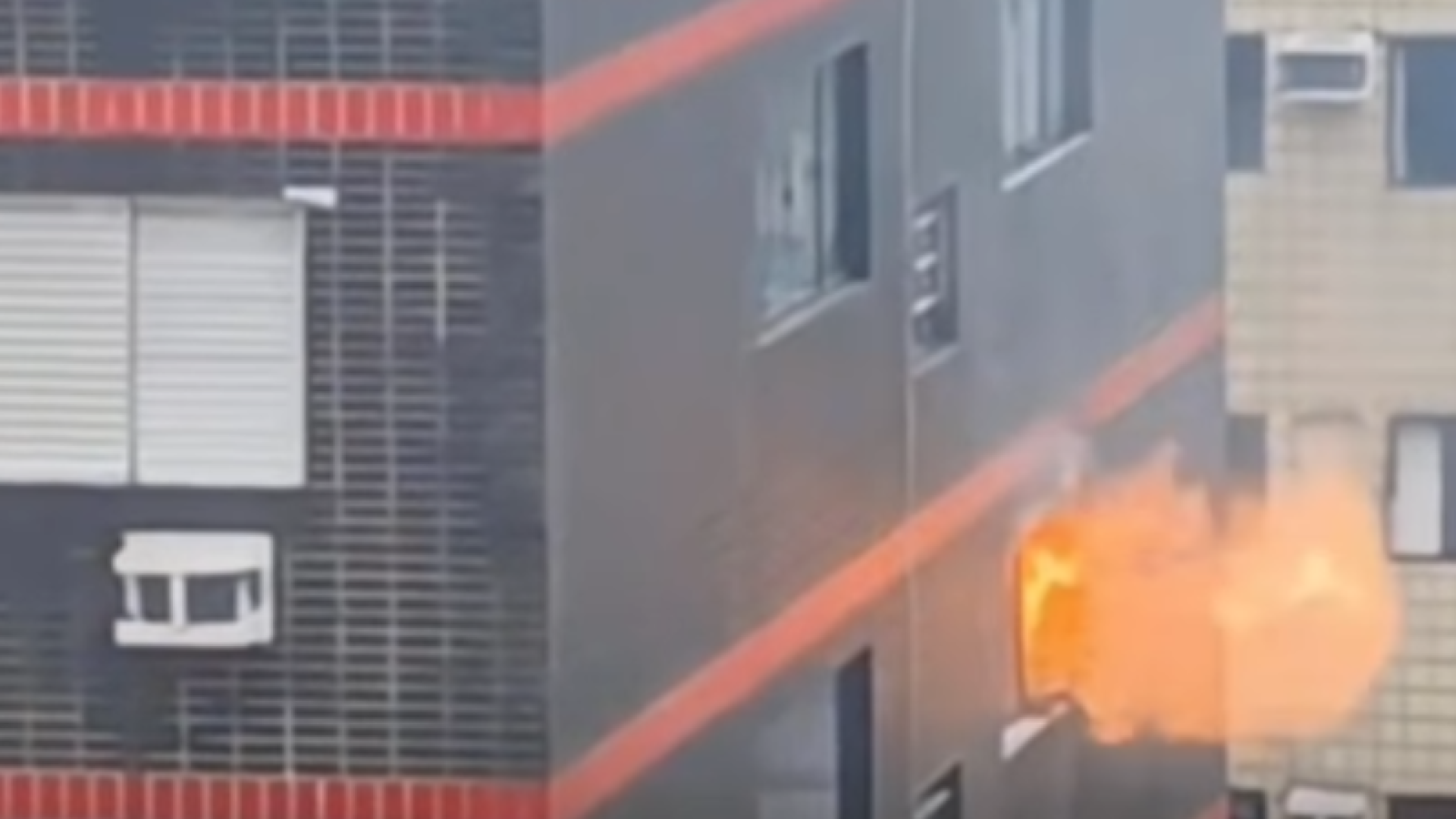 Um incêndio atingiu um apartamento residencial no sexto andar de um prédio localizado na Rua Carajás, nº 61, na Vila Tupi, em Praia Grande...