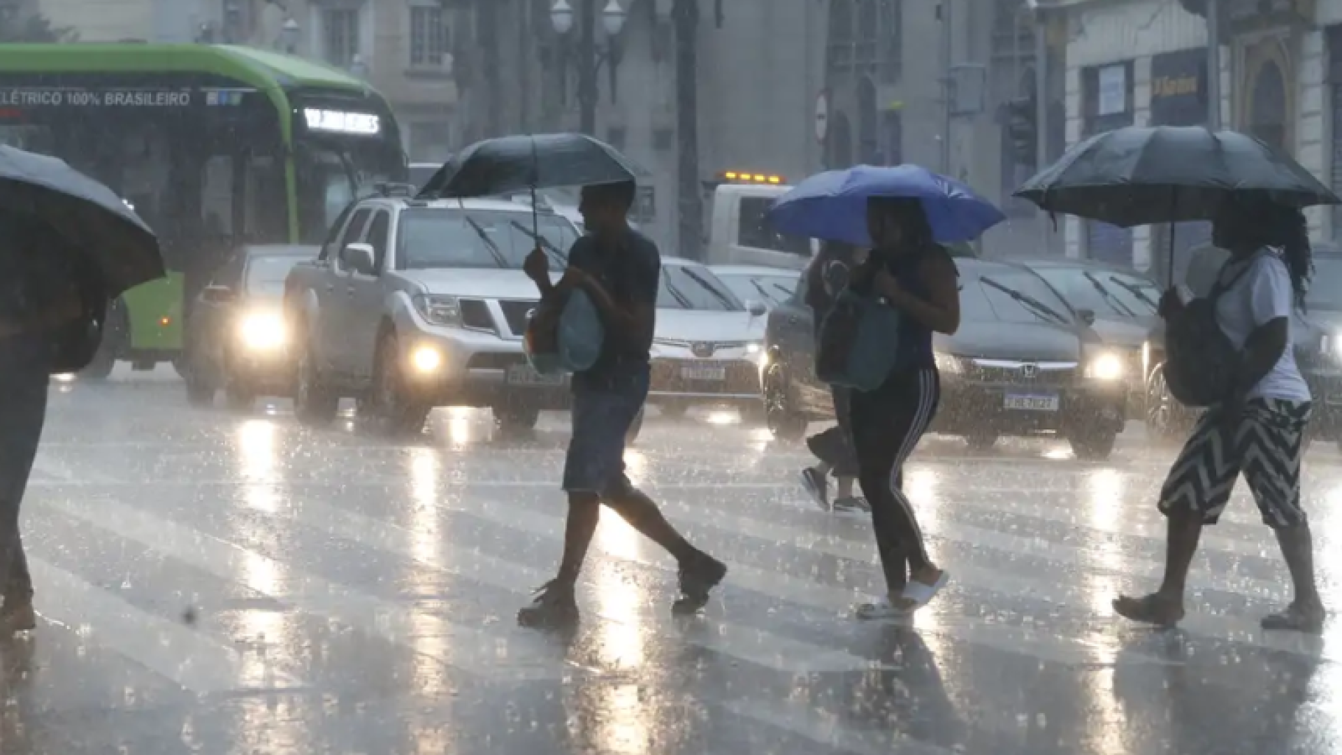 A cidade de São Vicente, no litoral paulista, entra em estado de atenção a partir desta segunda-feira (29) diante da previsão de chuvas...