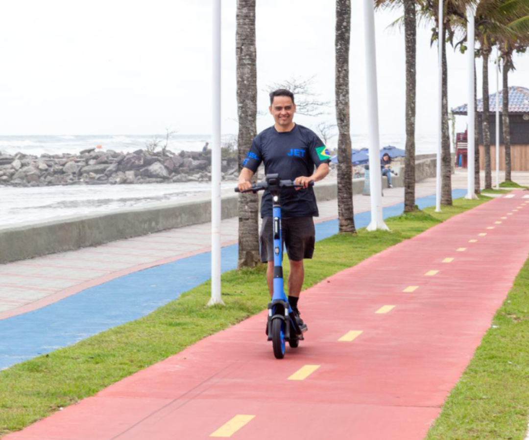 Com a expectativa de receber ao menos 250 mil turistas nesta alta temporada, Mongaguá, no litoral de São Paulo...