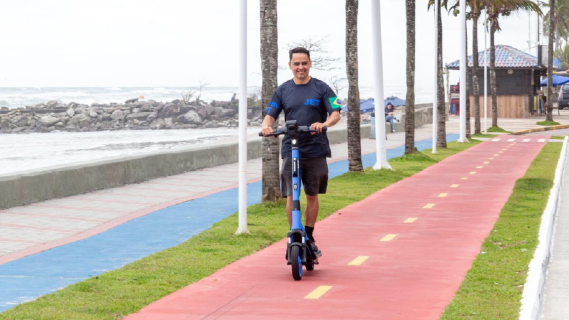Com a expectativa de receber ao menos 250 mil turistas nesta alta temporada, Mongaguá, no litoral de São Paulo...