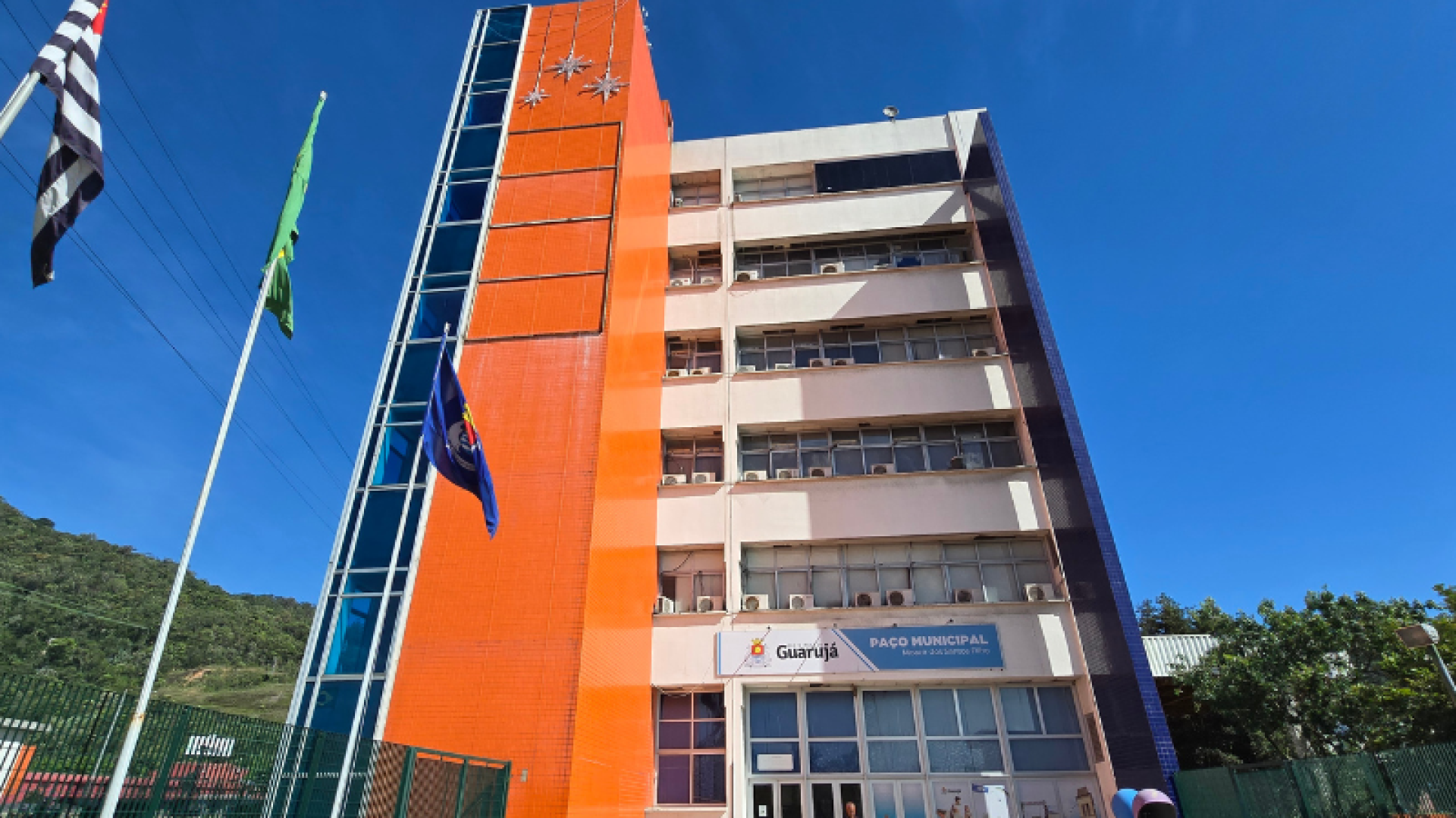 Os servidores municipais de Guarujá, no litoral paulista, terão reajuste salarial linear de 5% a partir de janeiro de 2026.