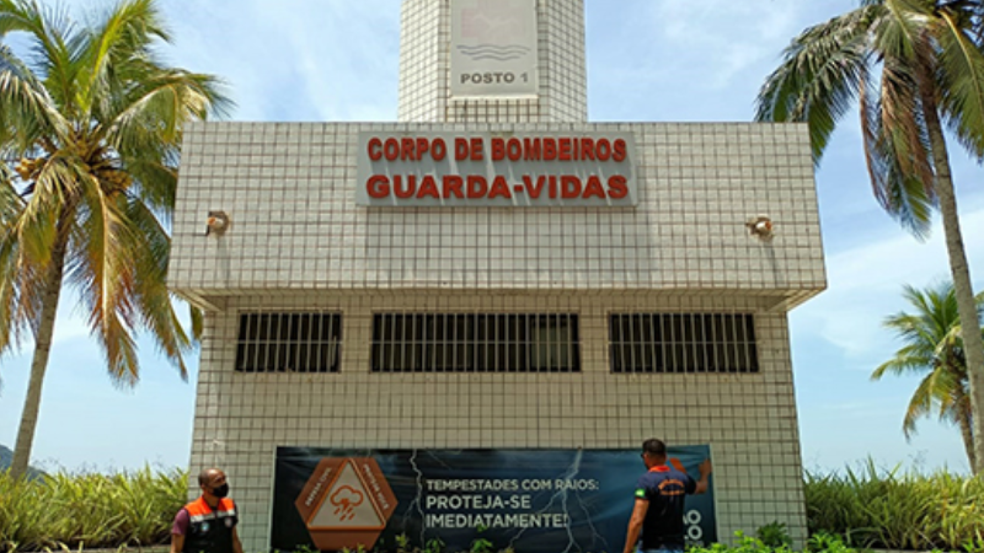 Um homem de 26 anos morreu após se afogar em uma área sinalizada como de risco na orla do bairro Ocian, em Praia Grande...