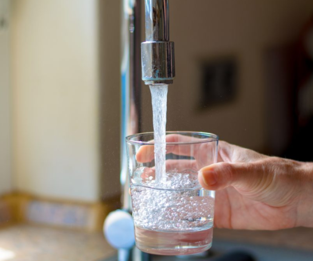 A intensa onda de calor que atinge o Estado de São Paulo provocou um aumento de até 60% no consumo de água na Grande São Paulo...