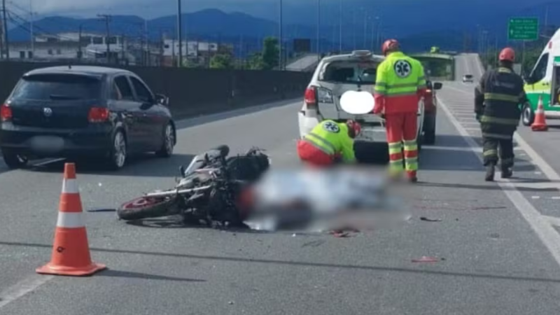 Dois irmãos gêmeos, de 34 anos, morreram em um grave acidente na Rodovia Cônego Domênico Rangoni, na altura de Guarujá...