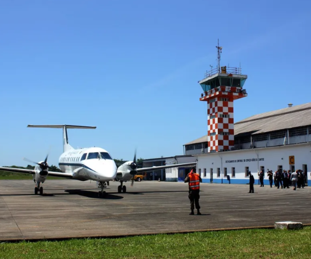 Um projeto que previa a criação de uma ligação marítima entre o futuro Aeroporto Civil Metropolitano, em Guarujá (SP), e o Terminal...