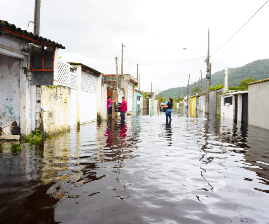 A Prefeitura de Mongaguá, no litoral de São Paulo, decretou situação de emergência nesta quarta-feira (21) em decorrência das fortes...