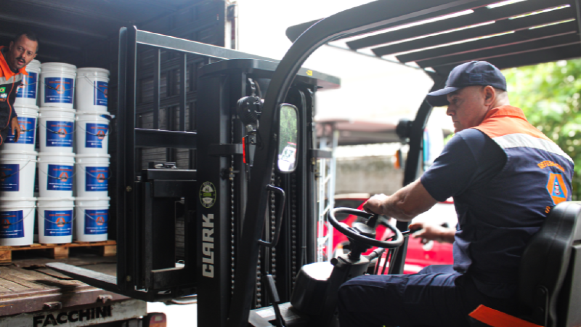A cidade de Peruíbe, no litoral de São Paulo, recebeu nesta quarta-feira (21) diversos itens de ajuda humanitária enviados pela Defesa...