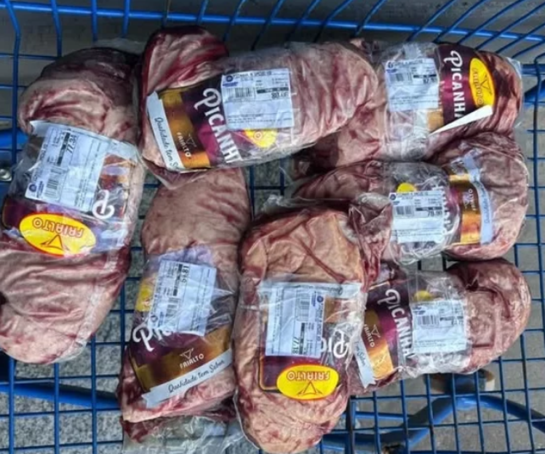Uma mulher de 47 anos foi presa em flagrante após tentar furtar diversas peças de picanha de um mercado atacadista em Itanhaém...