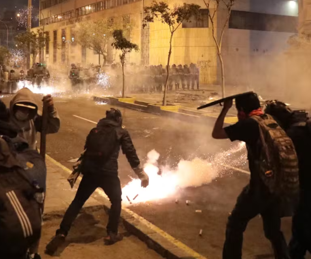 O governo interino do Peru anunciou que vai impor estado de emergência em Lima e na vizinha Callao após os protestos violentos...
