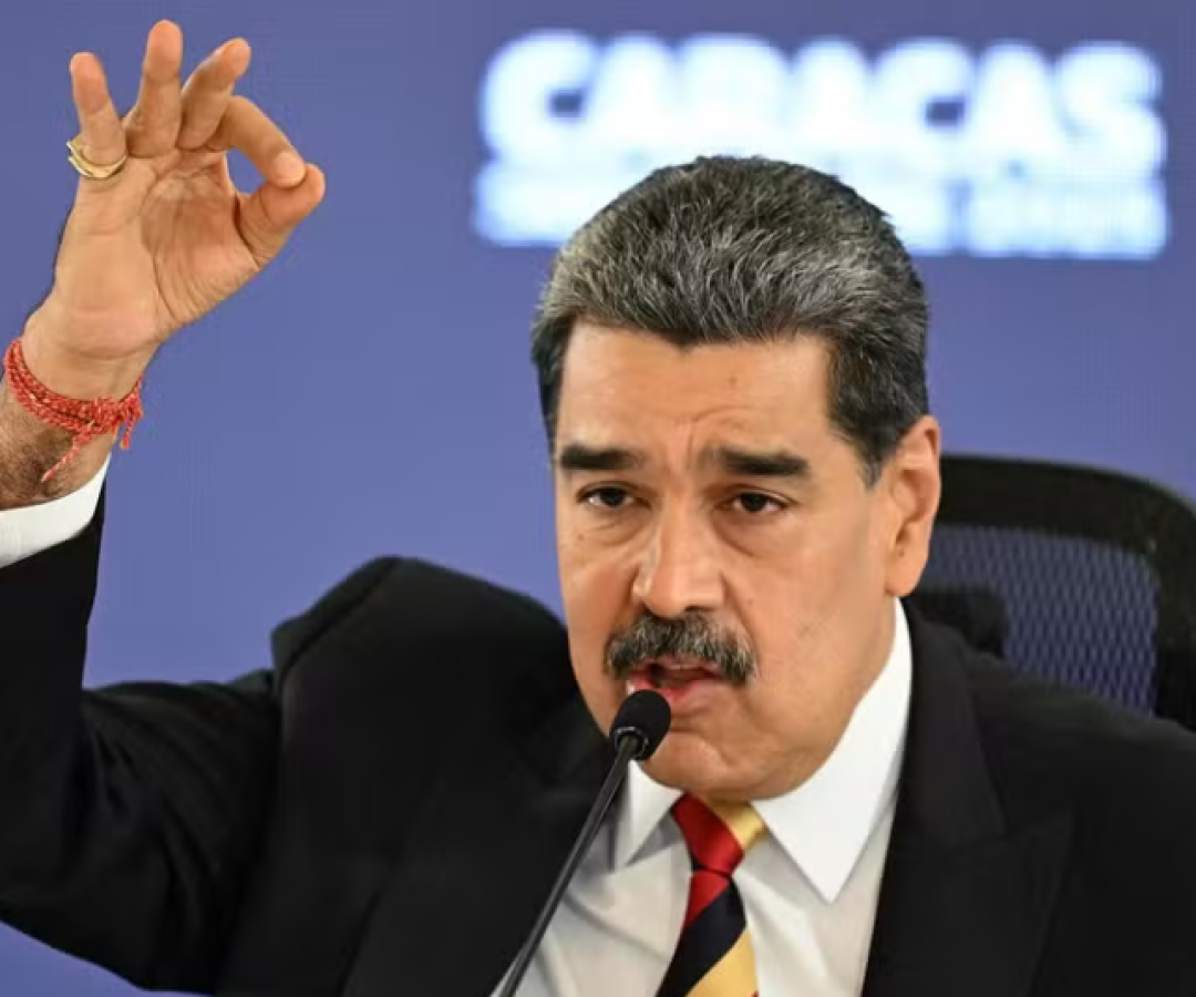 A Venezuela afirmou que posicionou tropas em pontos estratégicos da costa caribenha e anunciou o repasse de armas “às mãos do povo”...