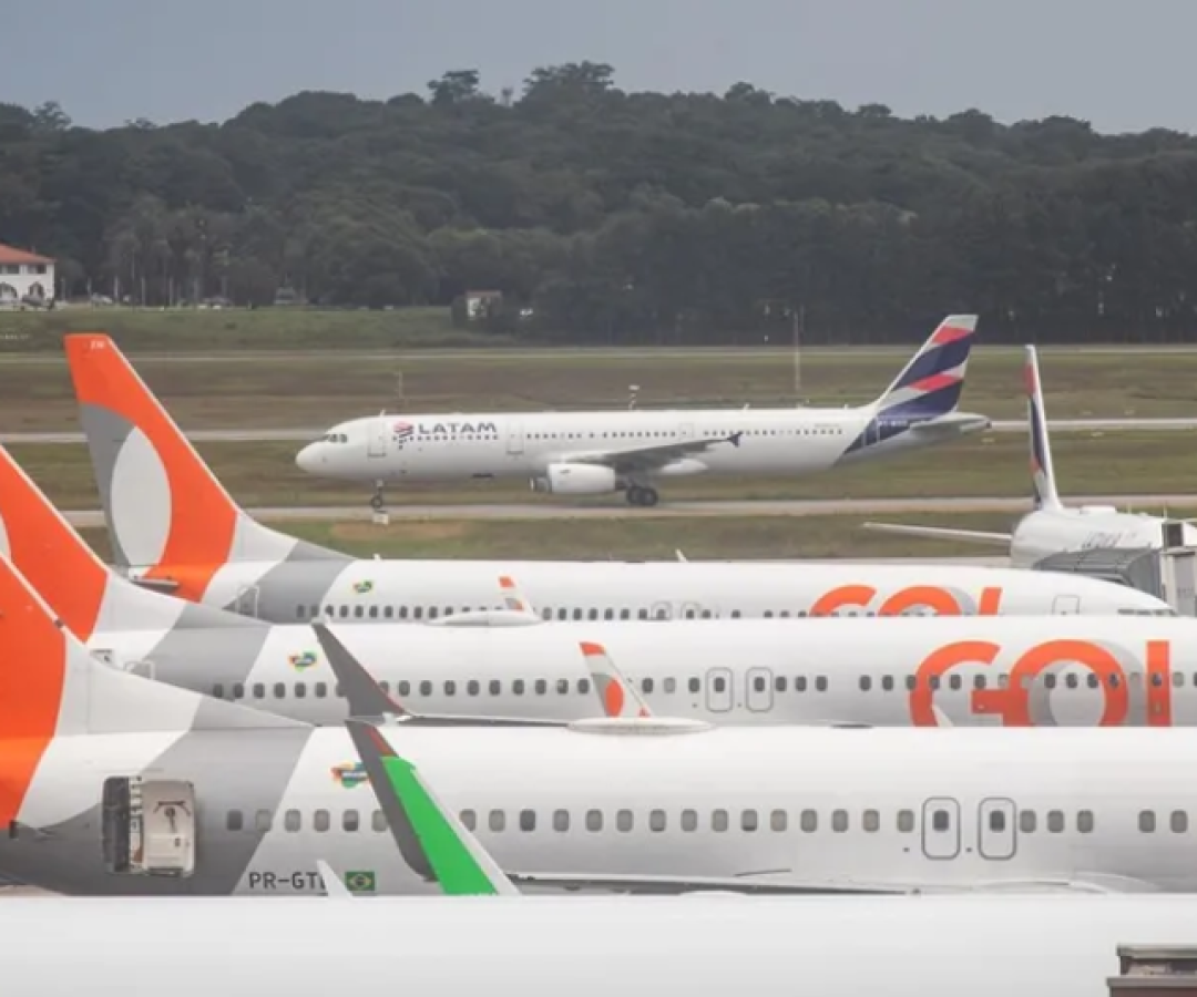 As duas maiores companhias aéreas do Brasil, Gol e Latam, implementaram mudanças em suas tarifas, criando novas categorias de passagens...