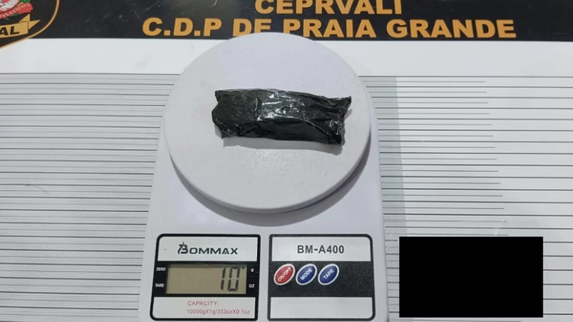 Uma mulher de 37 anos foi flagrada com aproximadamente nove gramas de maconha ao tentar visitar o filho no Centro de Detenção...