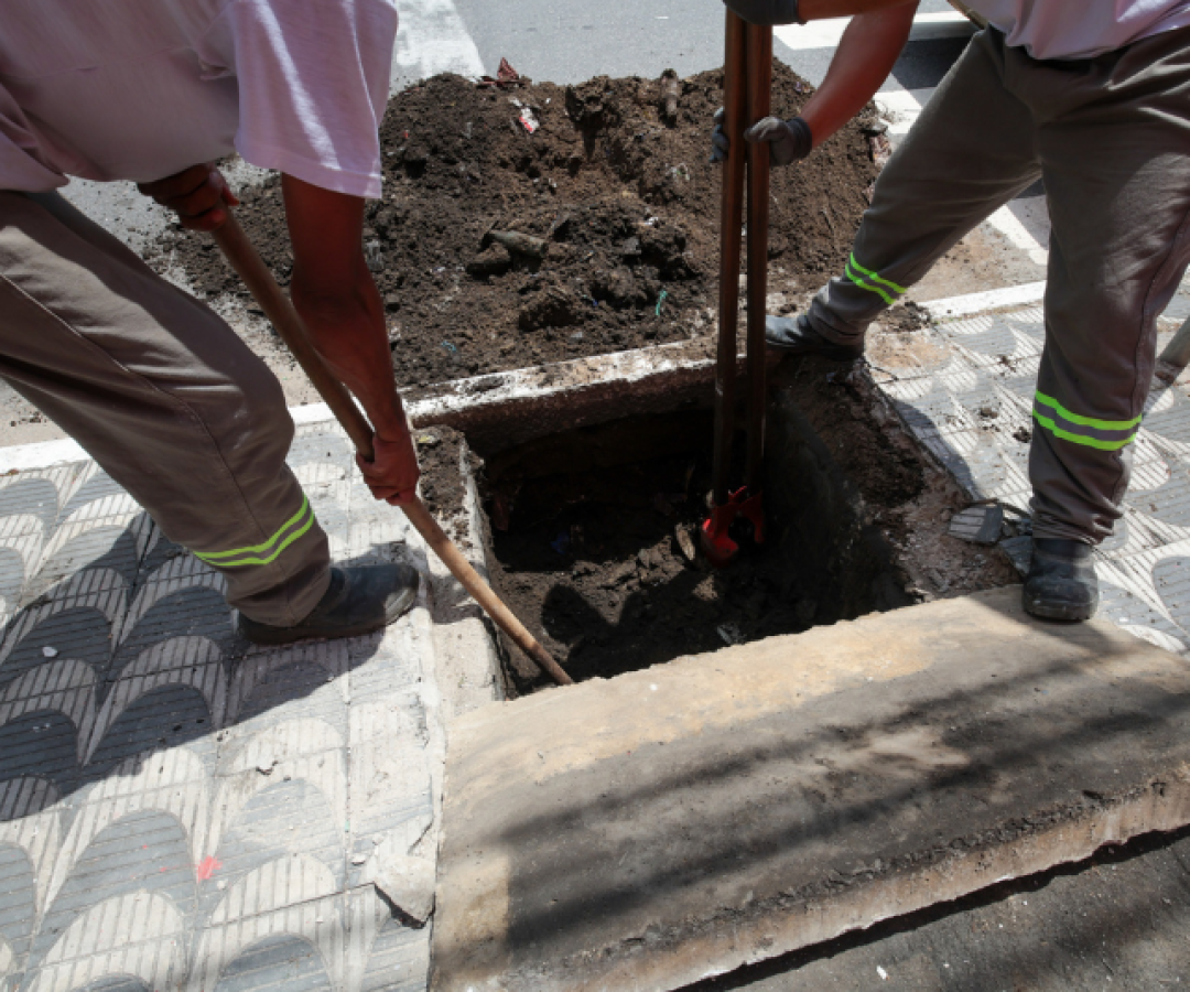 Com a aproximação do verão e o aumento da ocorrência de temporais, a Prefeitura de Praia Grande iniciou um grande mutirão...