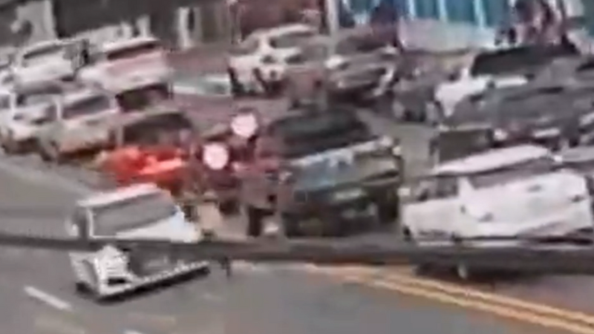 Uma adolescente de 12 anos foi atropelada na Avenida Haguemo Matsuzawa, no bairro Ribeirópolis, em Registro, no Vale do Rbeira...