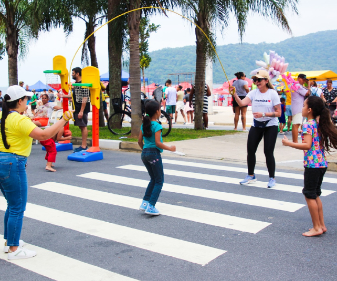 A Avenida Antônio Rodrigues, na orla do Gonzaguinha, em São Vicente, será novamente palco da Rua da “FelizCidade”...