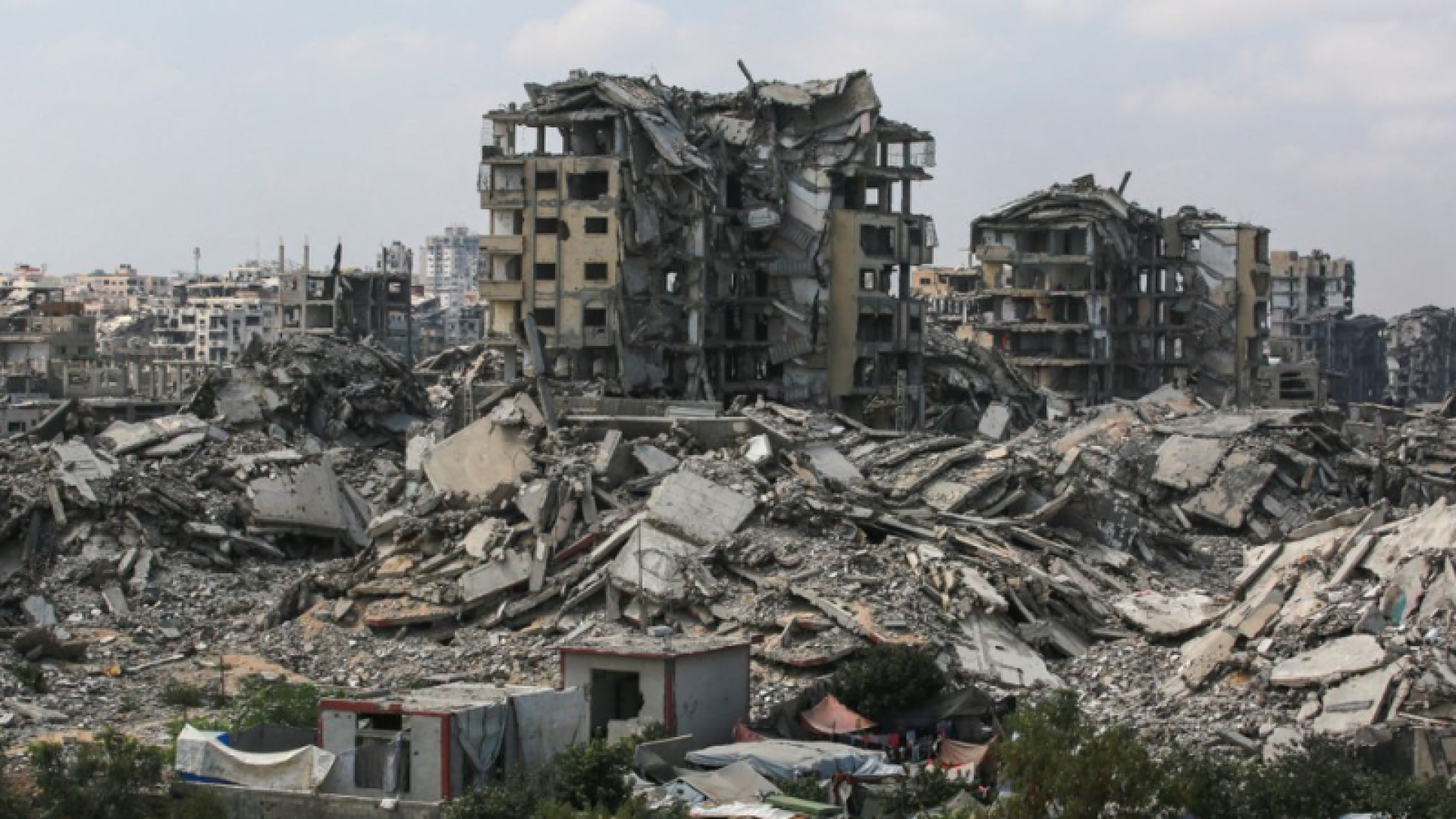 Israel lançou uma nova série de bombardeios neste domingo (19) sobre a Faixa de Gaza, com foco na cidade de Rafah, sul do...