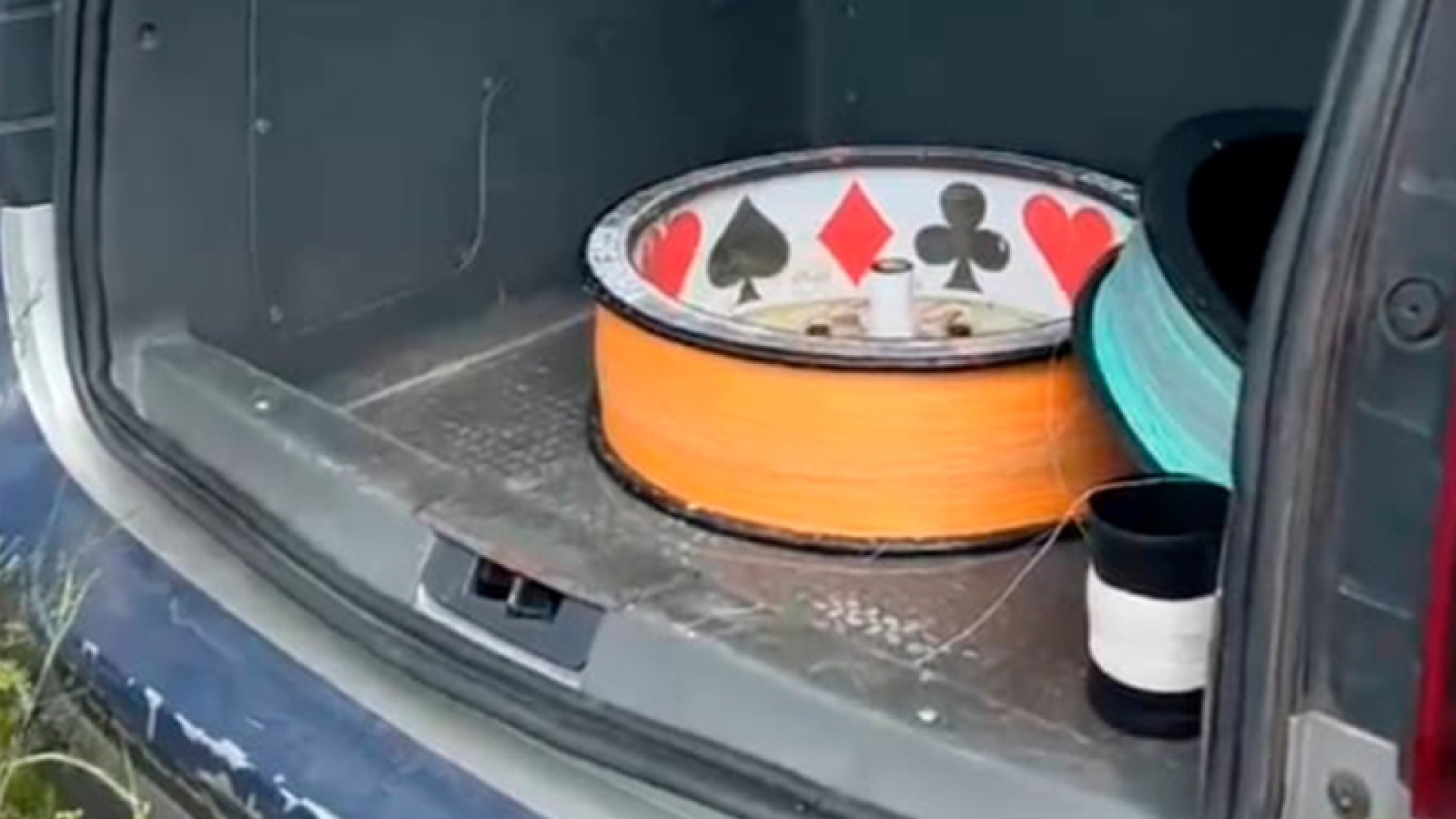 Cerca de 5.000 metros de linha chilena e cerol foram apreendidos na manhã deste domingo (7) durante uma ação que interrompeu...