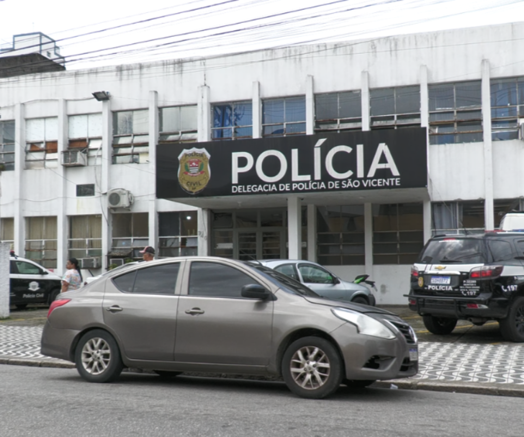Mariana dos Santos Muniz, de 20 anos, foi presa em flagrante após invadir a casa do ex-namorado e esfaquear a atual companheira dele...